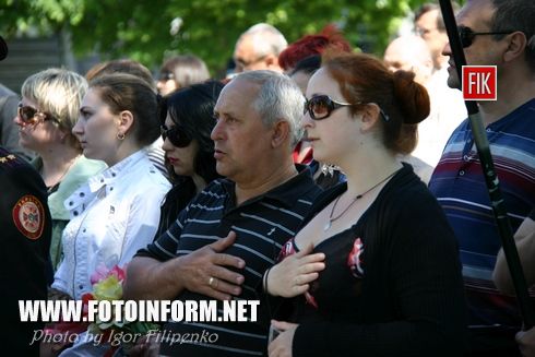 Сегодня, 17 мая, в Кировограде состоялось памятное шествие и возложение цветов к памятному знаку «Жертвам политических репрессий»